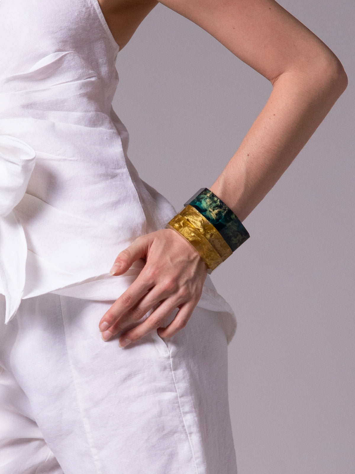 "Infinity" mini bangle in resin