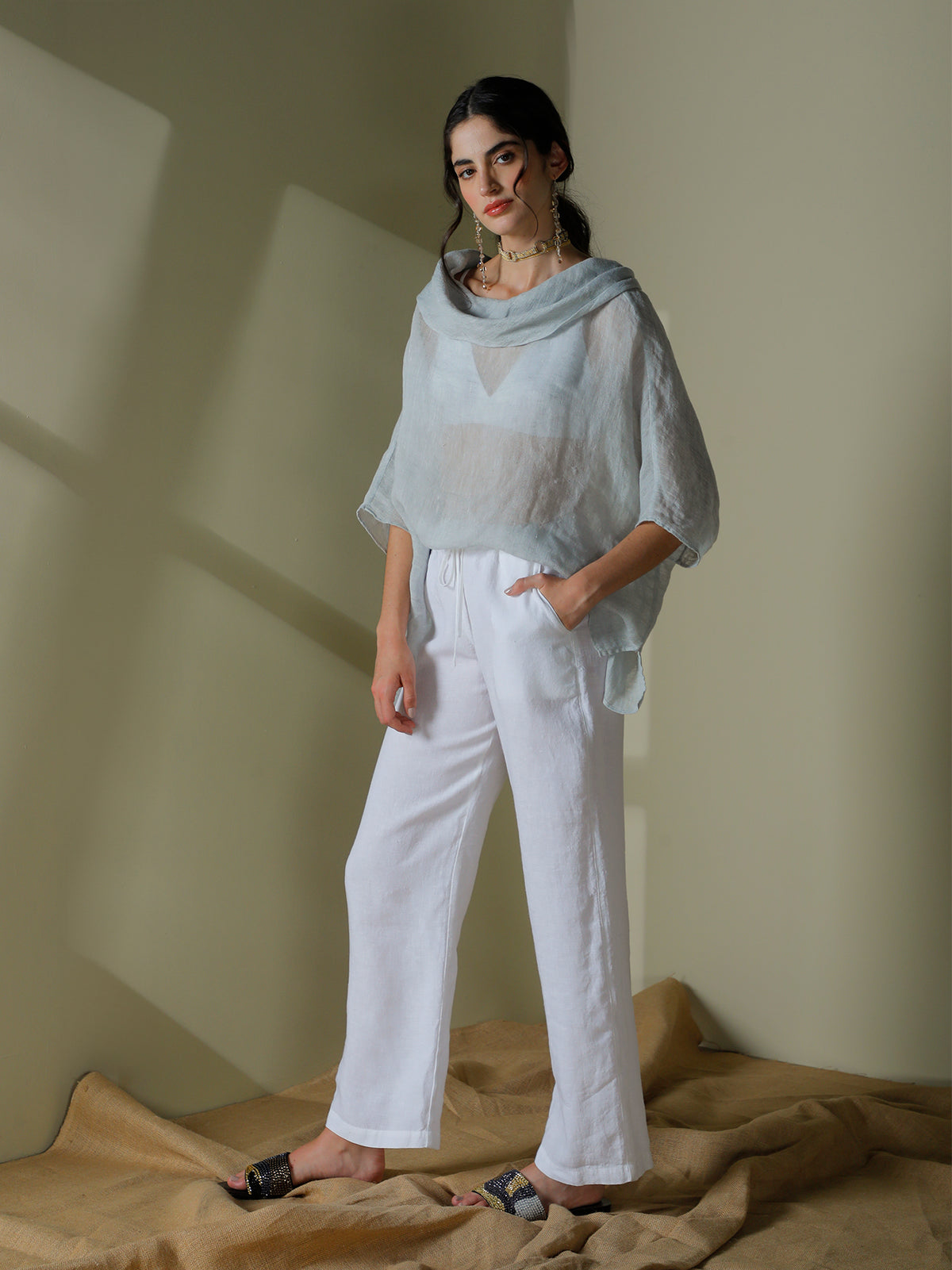 Blouse with boat neck in linen