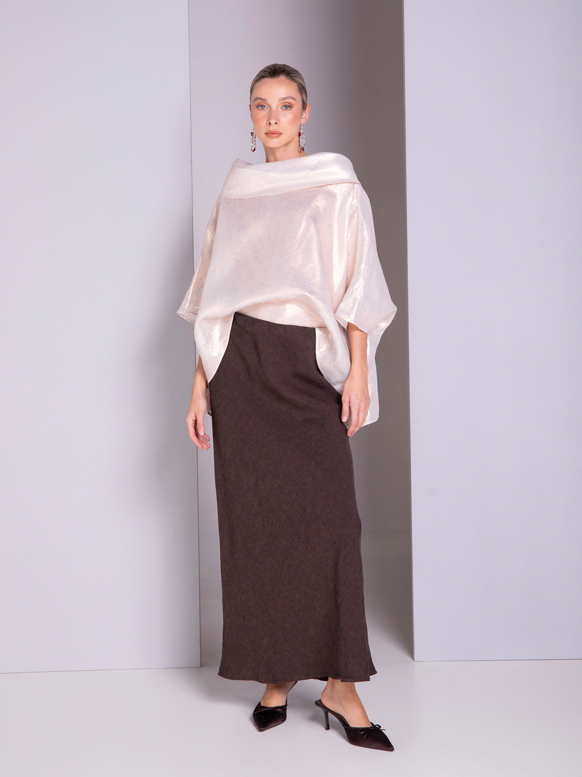 Blouse with boat neck in metallic linen