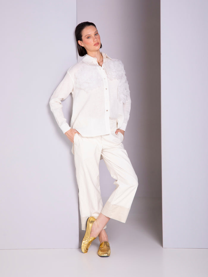 Shirt blouse with flower applications in linen