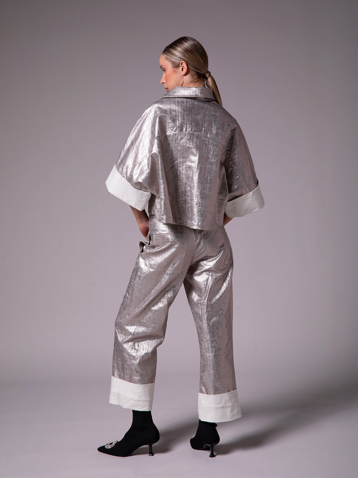 Shirt blouse with cuts in metallic linen