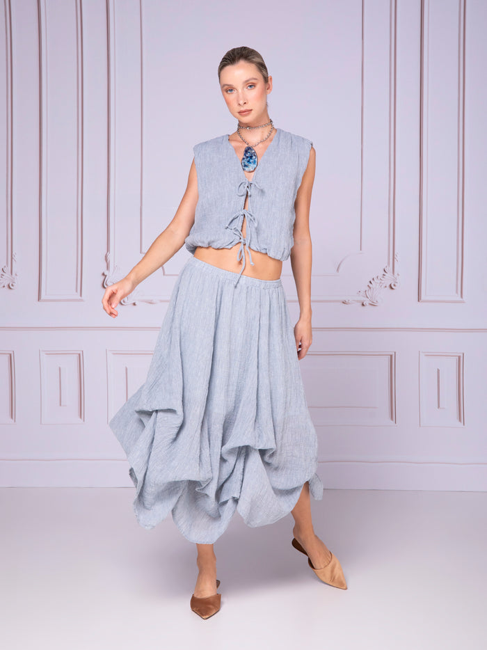 Short blouse with drawstrings in linen