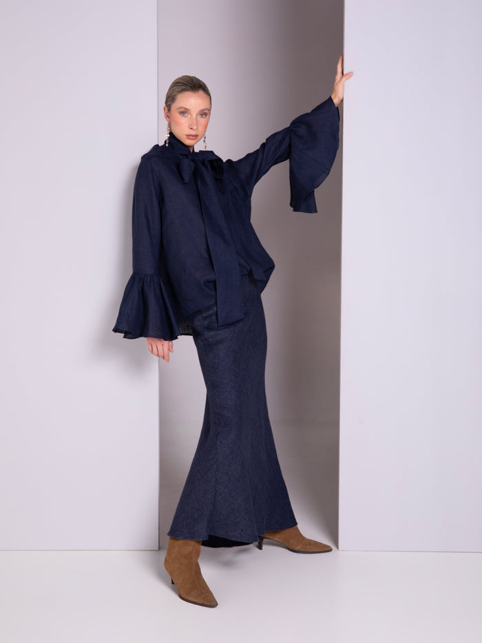 Long-sleeve blouse with keyhole detail in linen