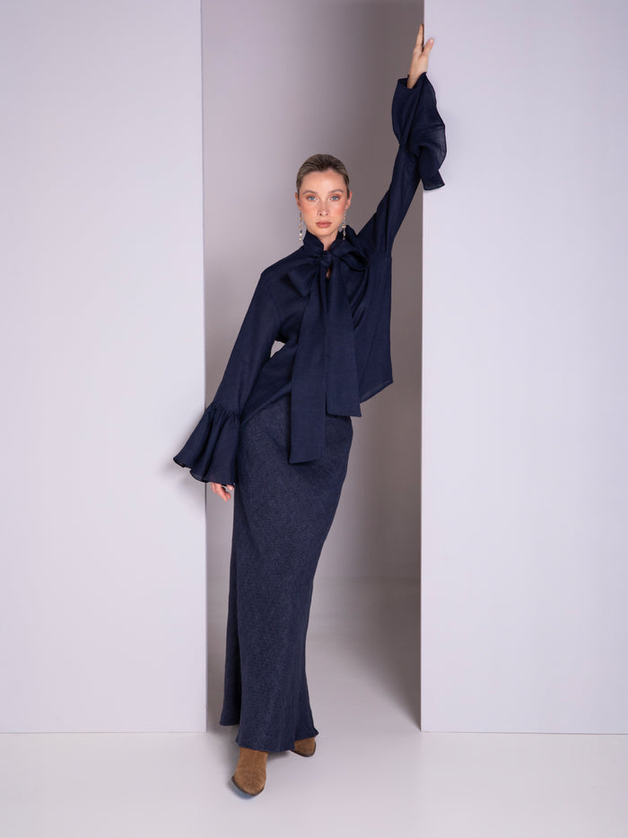 Long-sleeve blouse with keyhole detail in linen