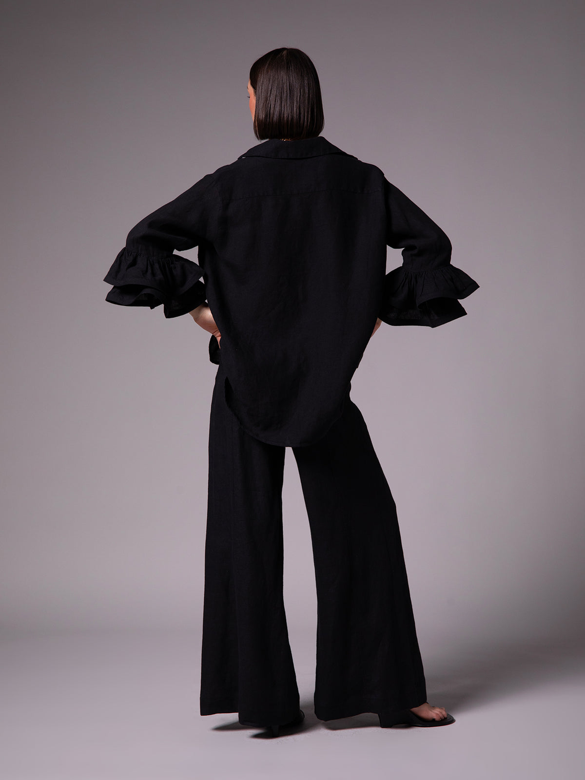 Oversized shirt with double ruffle in linen