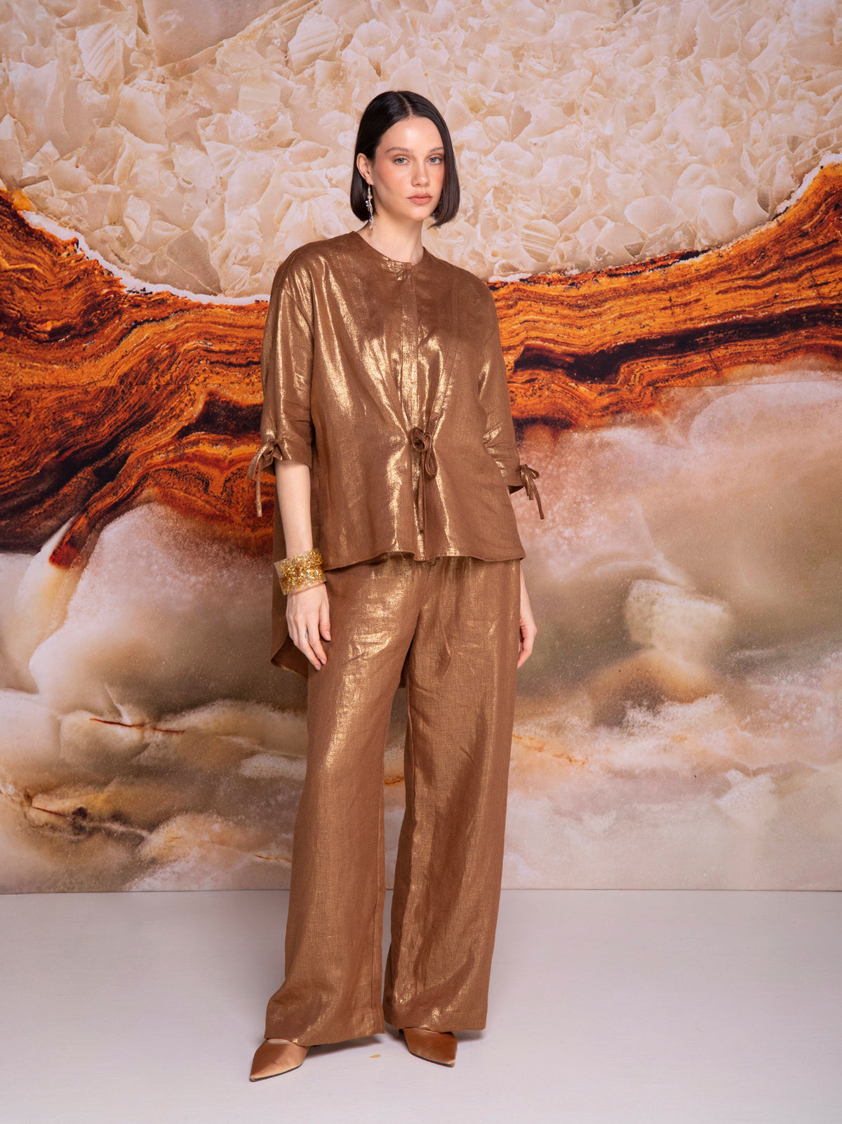 Blouse with front facing and back pintuck in linen