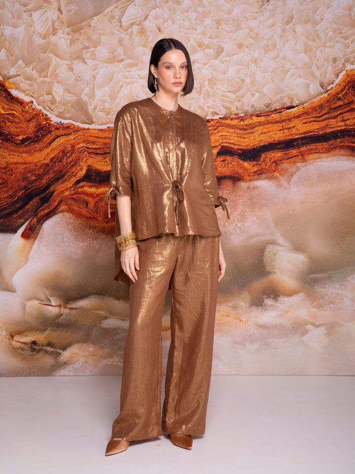 Blouse with front facing and back pintuck in linen