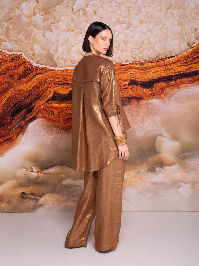 Blouse with front facing and back pintuck in linen