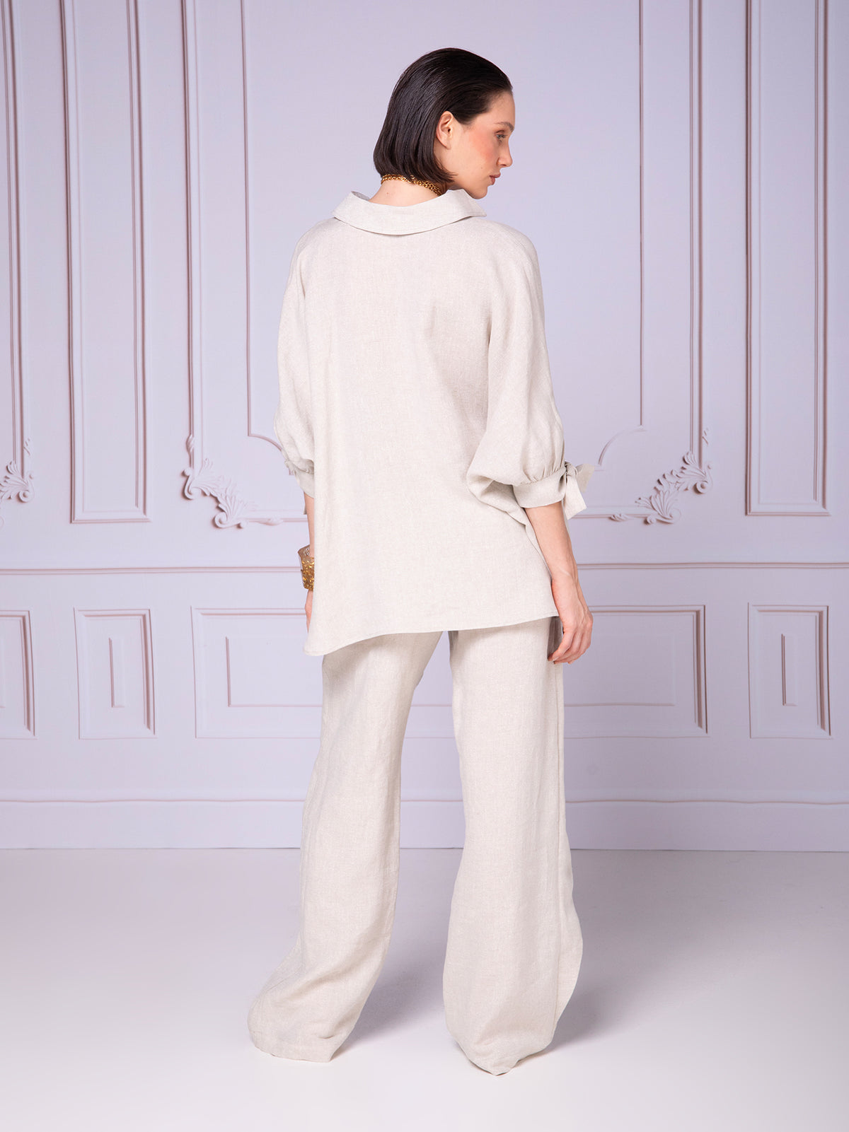 Wide-sleeve blouse with pleated cuffs in linen
