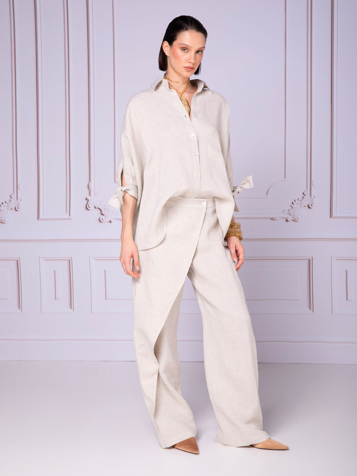 Wide-sleeve blouse with pleated cuffs in linen