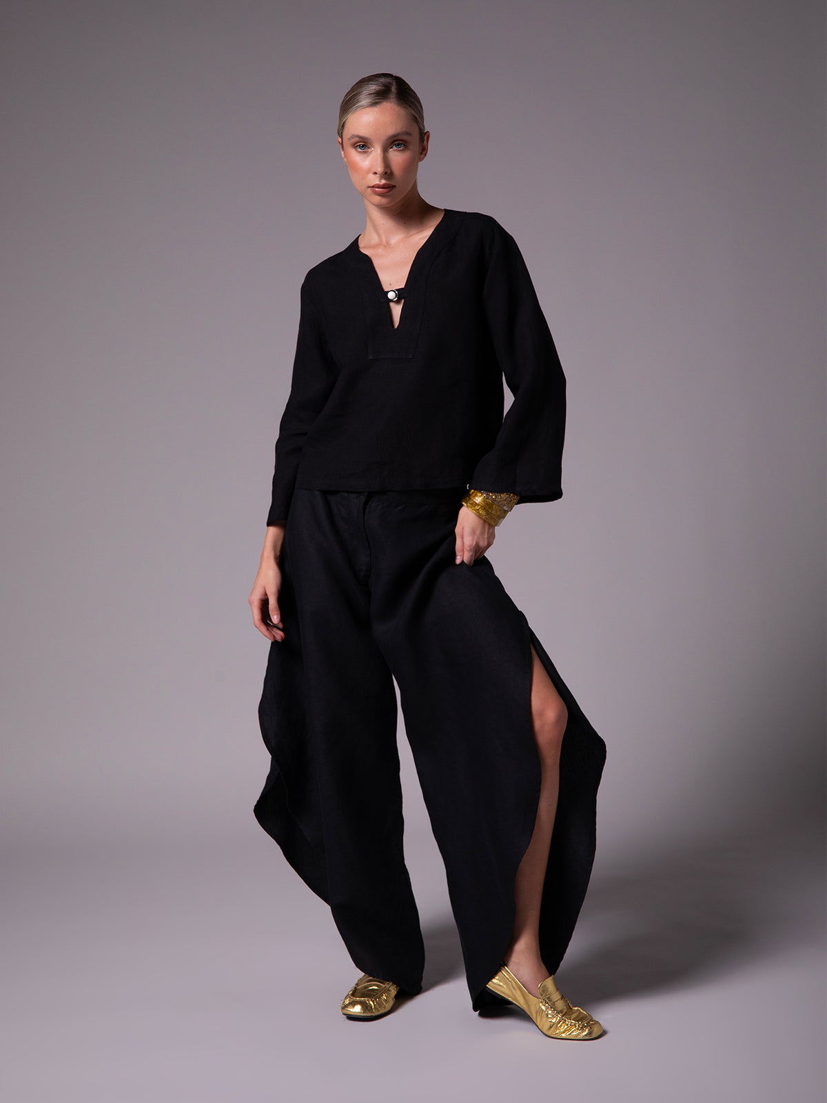 Flared-sleeve blouse in linen