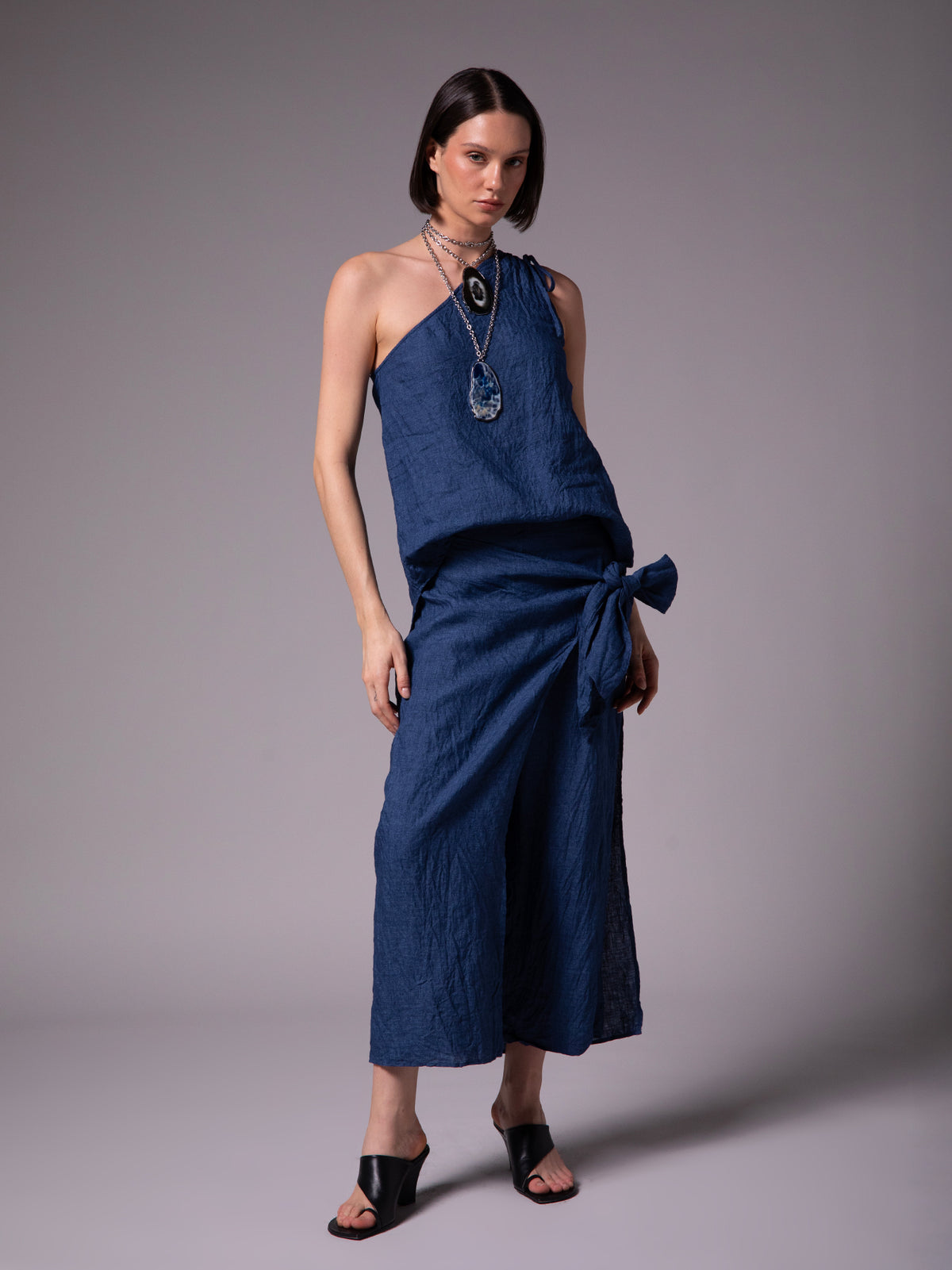 One-shoulder blouse with drawstring details in crinkled linen