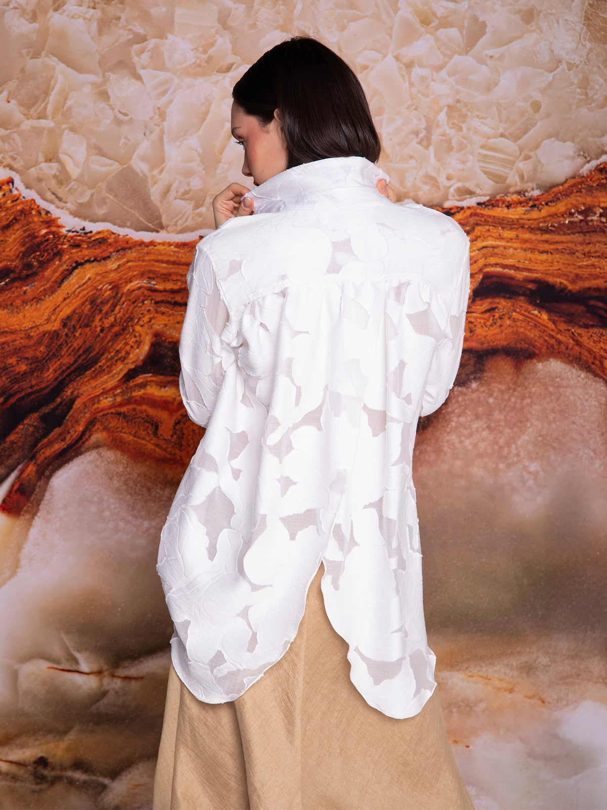 Oversized shirt with crossed back panel in linen