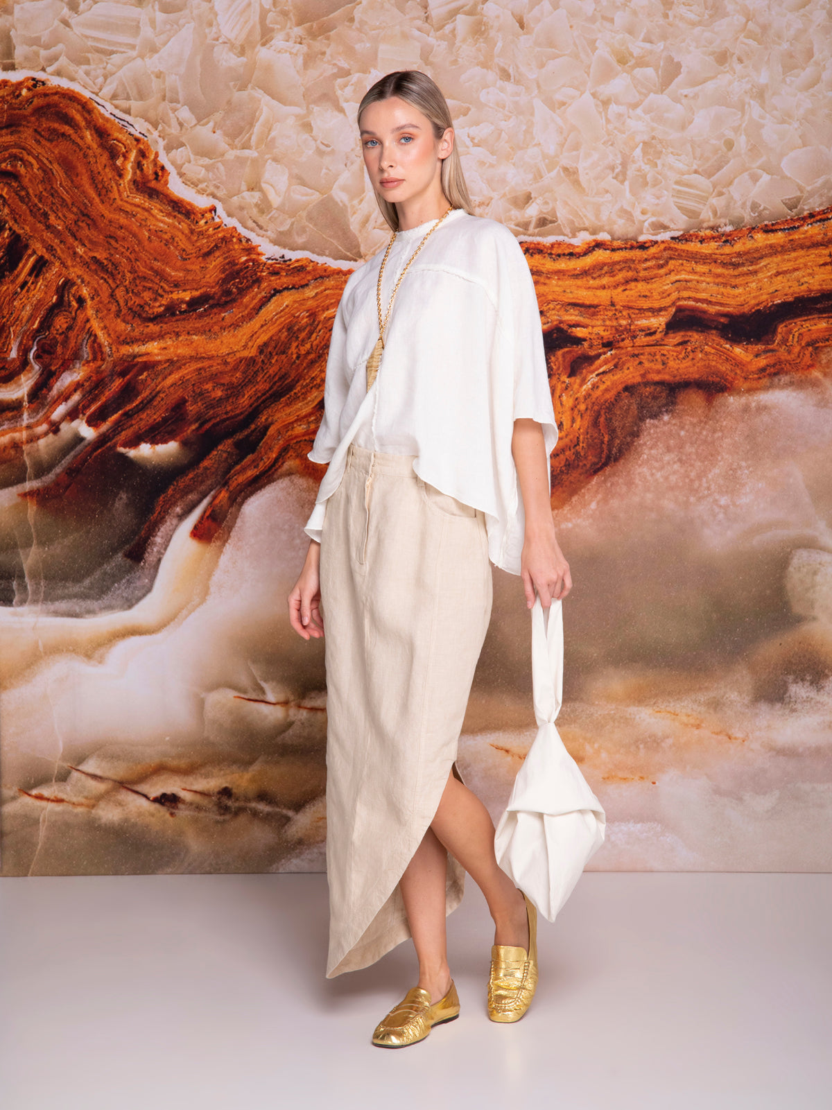 Blouse with panel cuts in linen