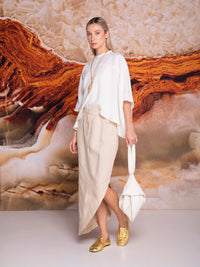 Blouse with panel cuts in linen