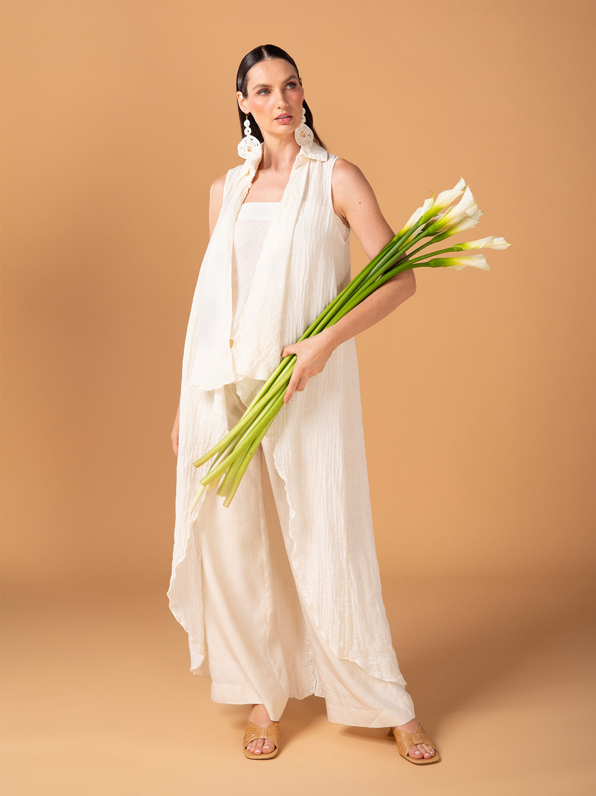 Long vest with collar in crinkled linen