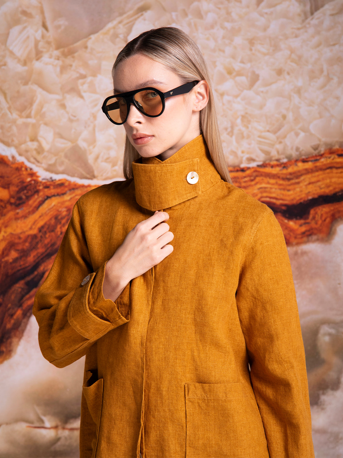 Ladies' jacket with epaulettes in linen