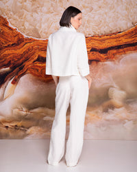 Short jacket with pockets in linen