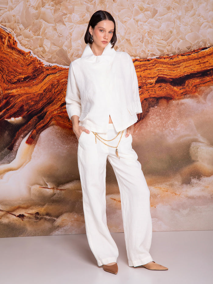 Short jacket with pockets in linen