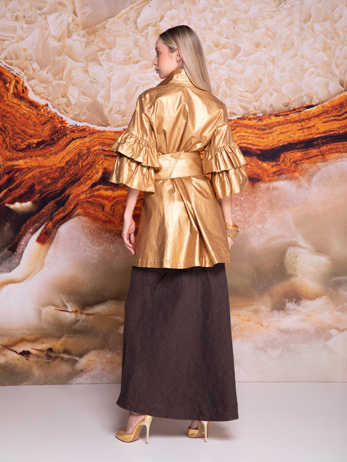 Women's jacket with belt and horn buckle in linen