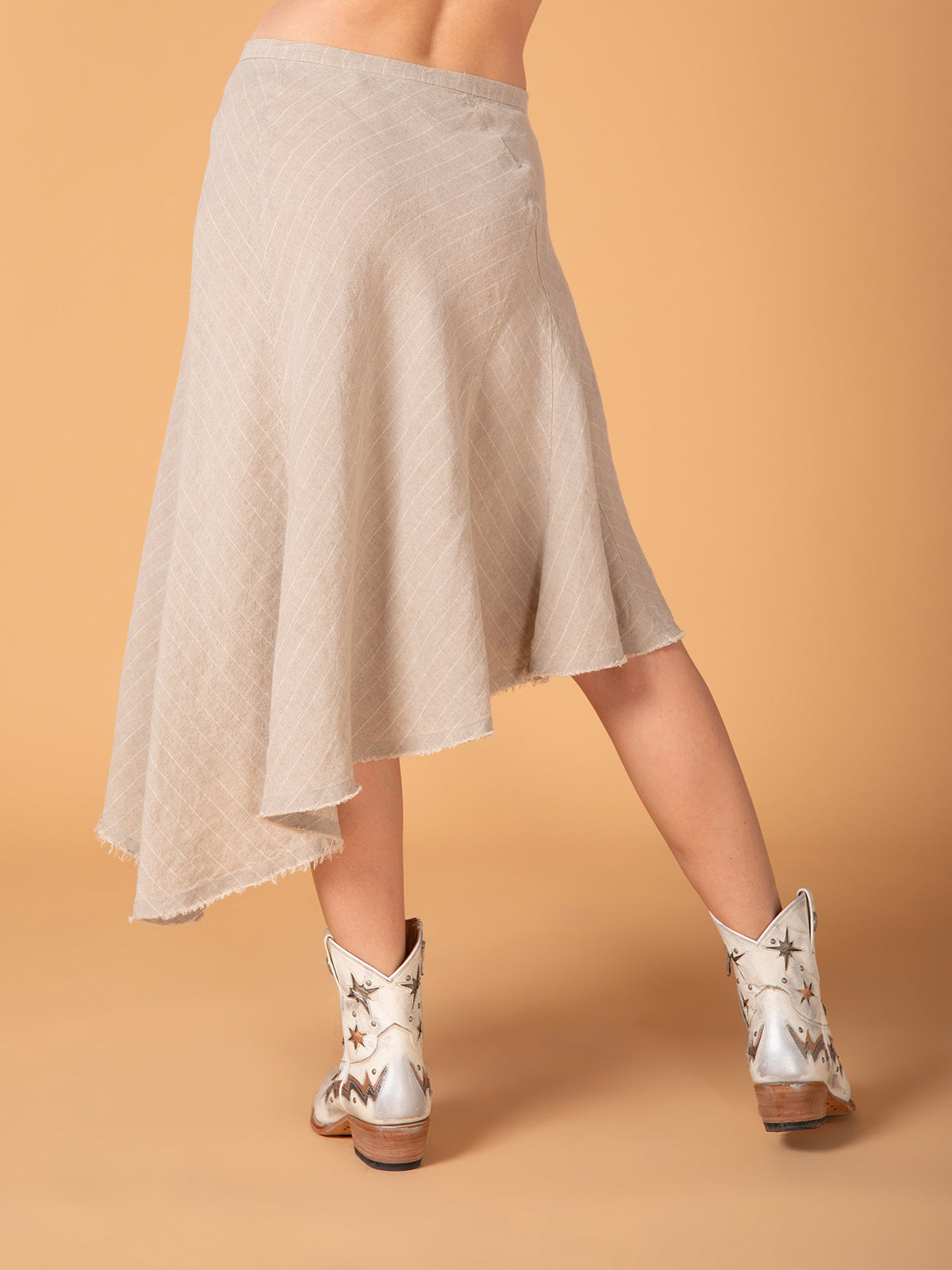 Wrap skirt in linen