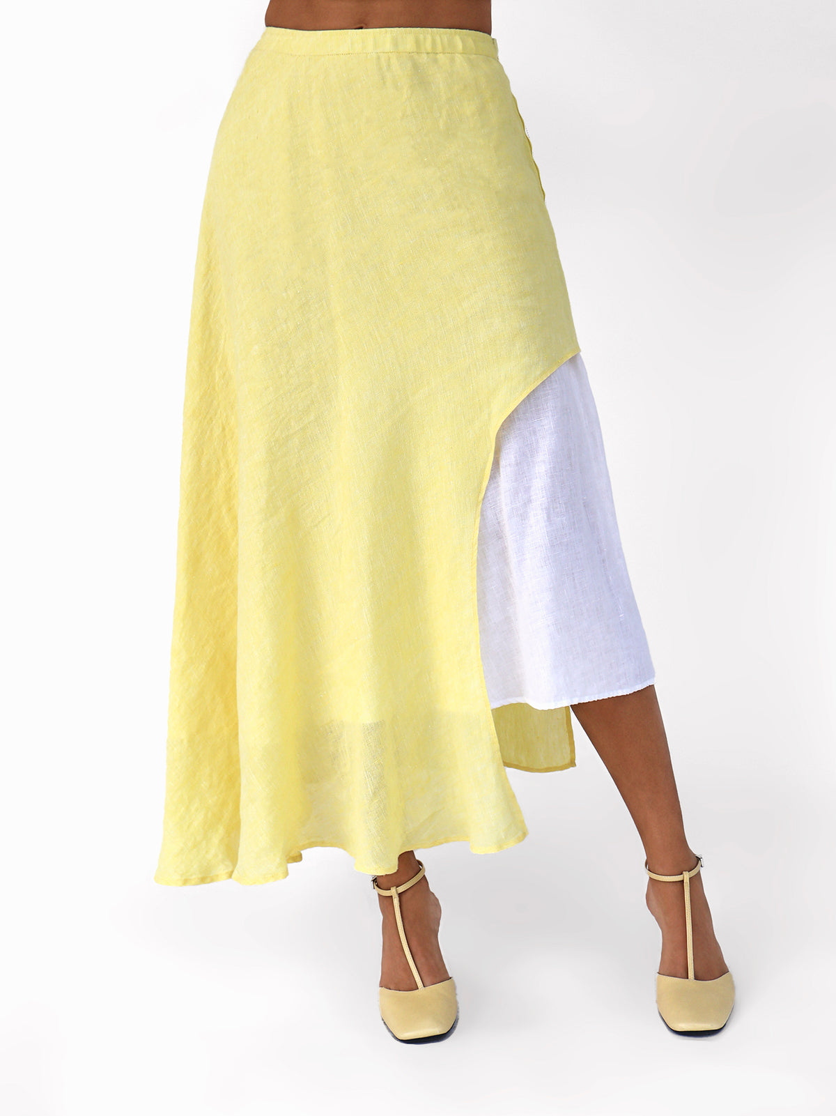 Asymmetrical skirt in linen