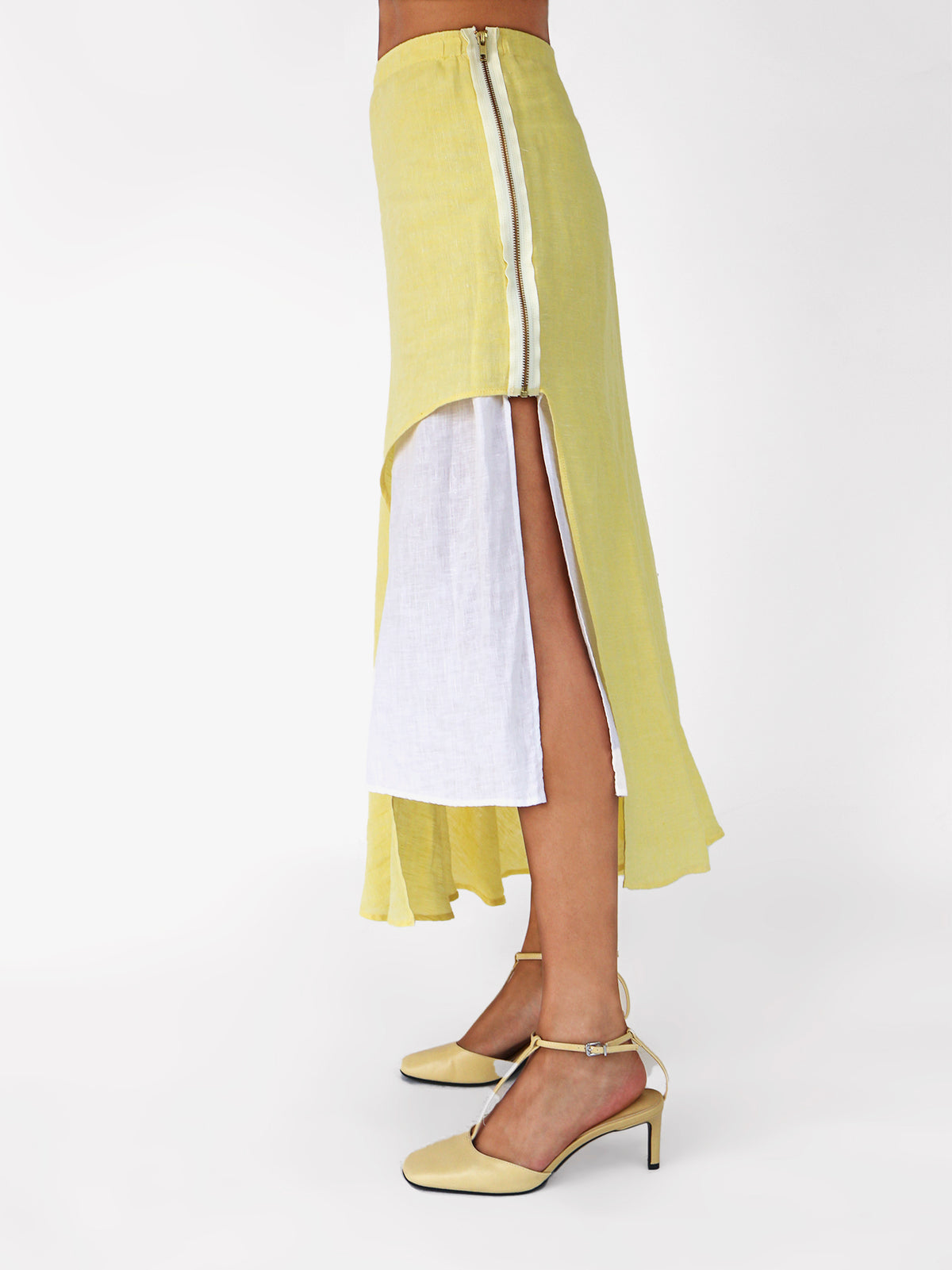 Asymmetrical skirt in linen