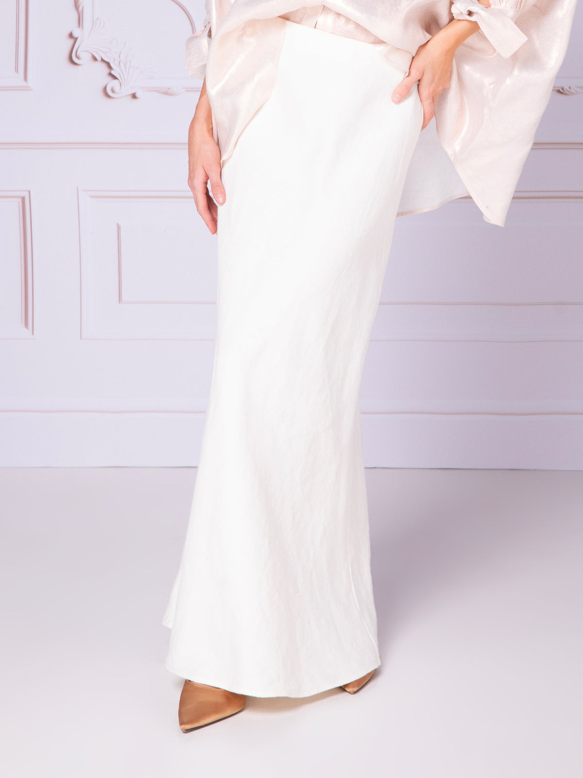 Bias cut skirt in stonewashed linen