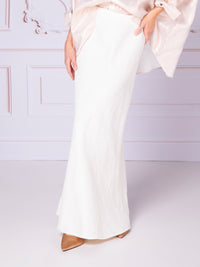 Bias cut skirt in stonewashed linen