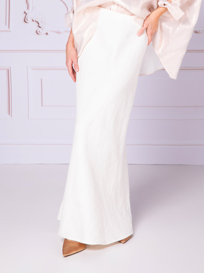 Bias cut skirt in stonewashed linen