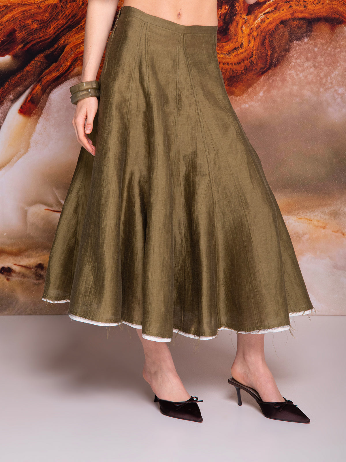 Skirt with contrasting edges in linen