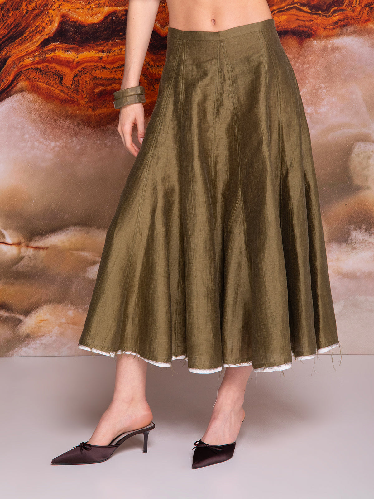 Skirt with contrasting edges in linen
