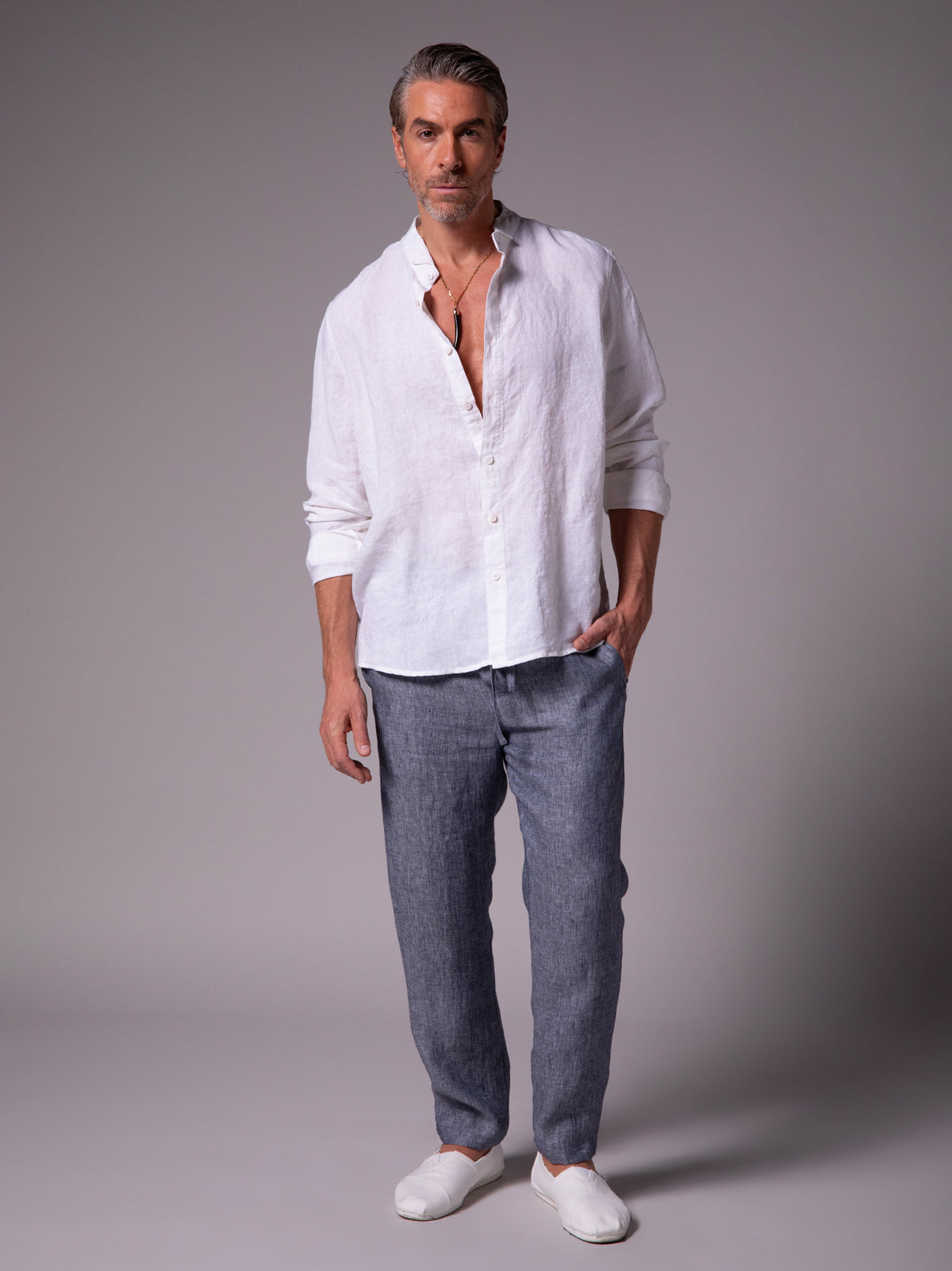 Long-sleeve shirt with wing collar in linen