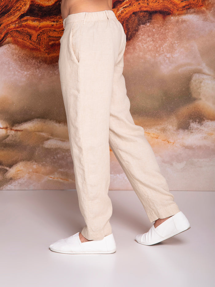 Joggers with slanted pockets in linen