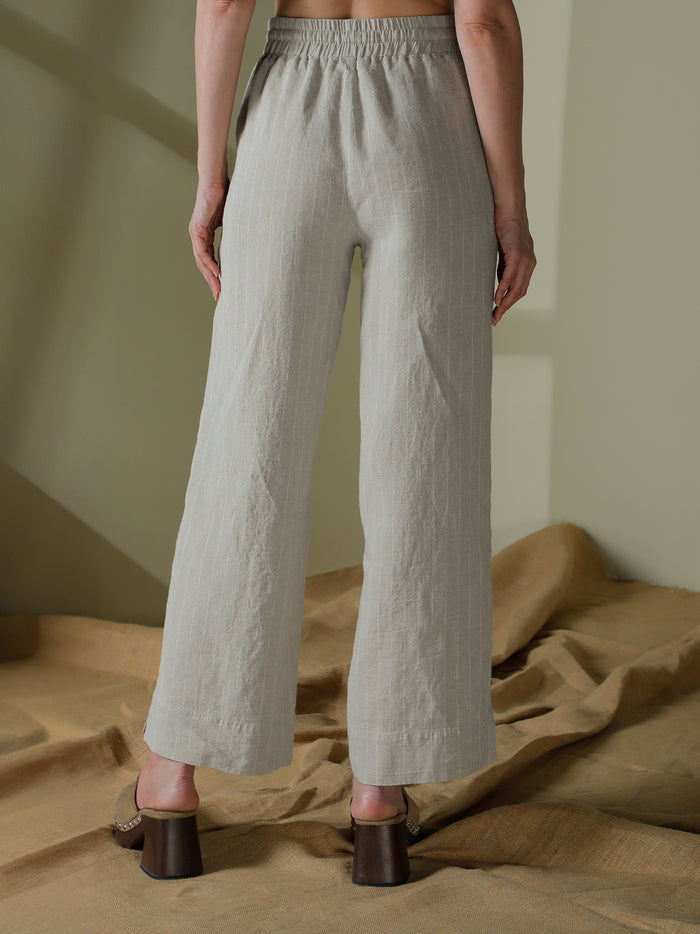 Pants with wide hem in linen