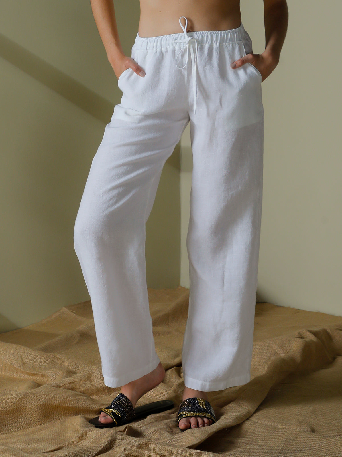 Straight leg pants with drawstrings in linen