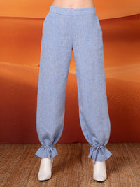 Pants with ankle straps in linen