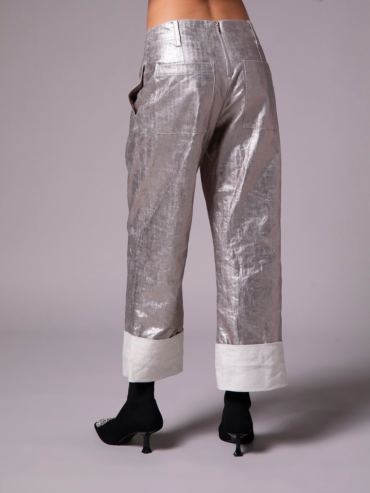 Cropped pants back patch pockets in metallic linen