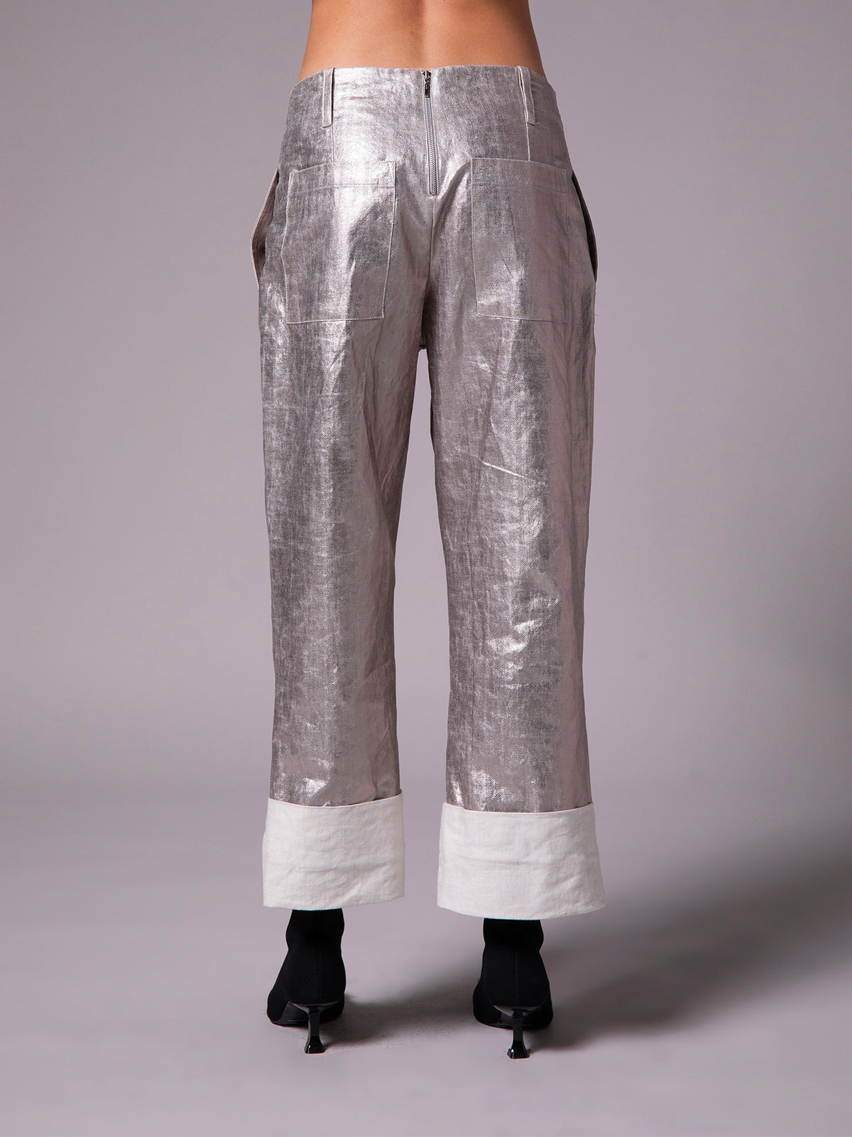 Cropped pants back patch pockets in metallic linen