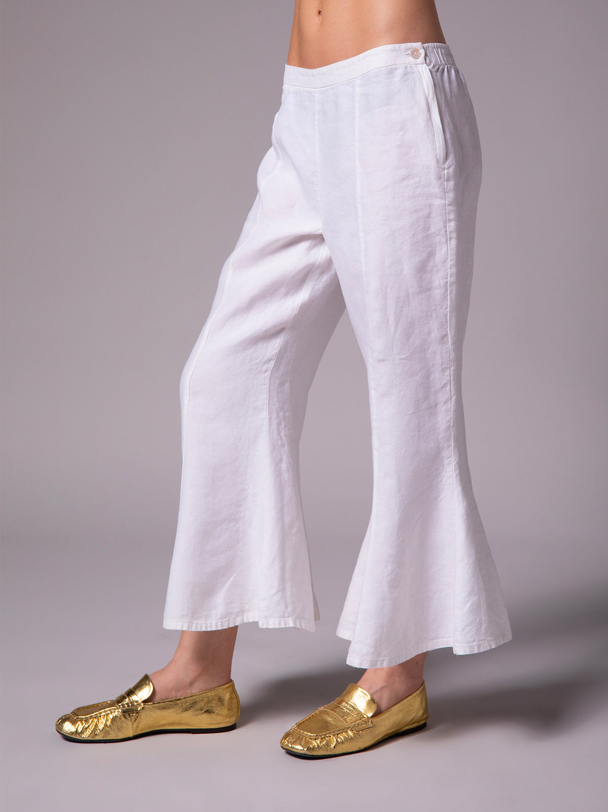 Flared pants with panel cuts in linen