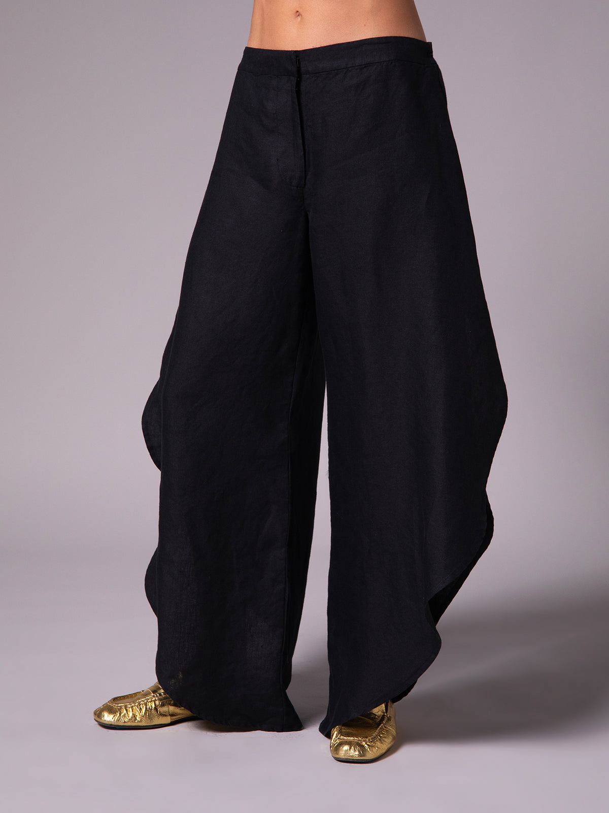 Circular-cut pants in linen