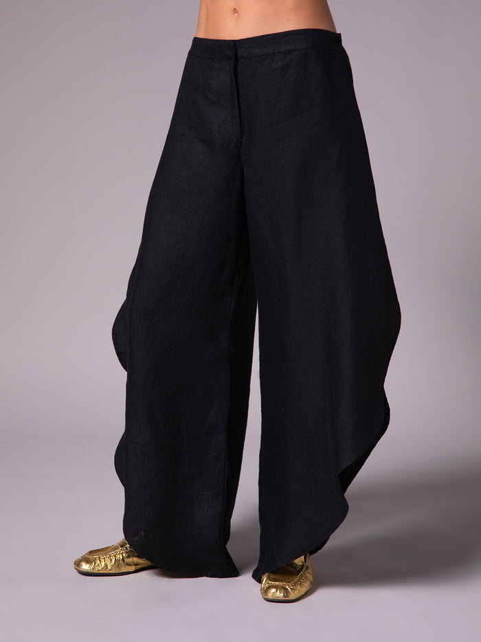 Circular-cut pants in linen