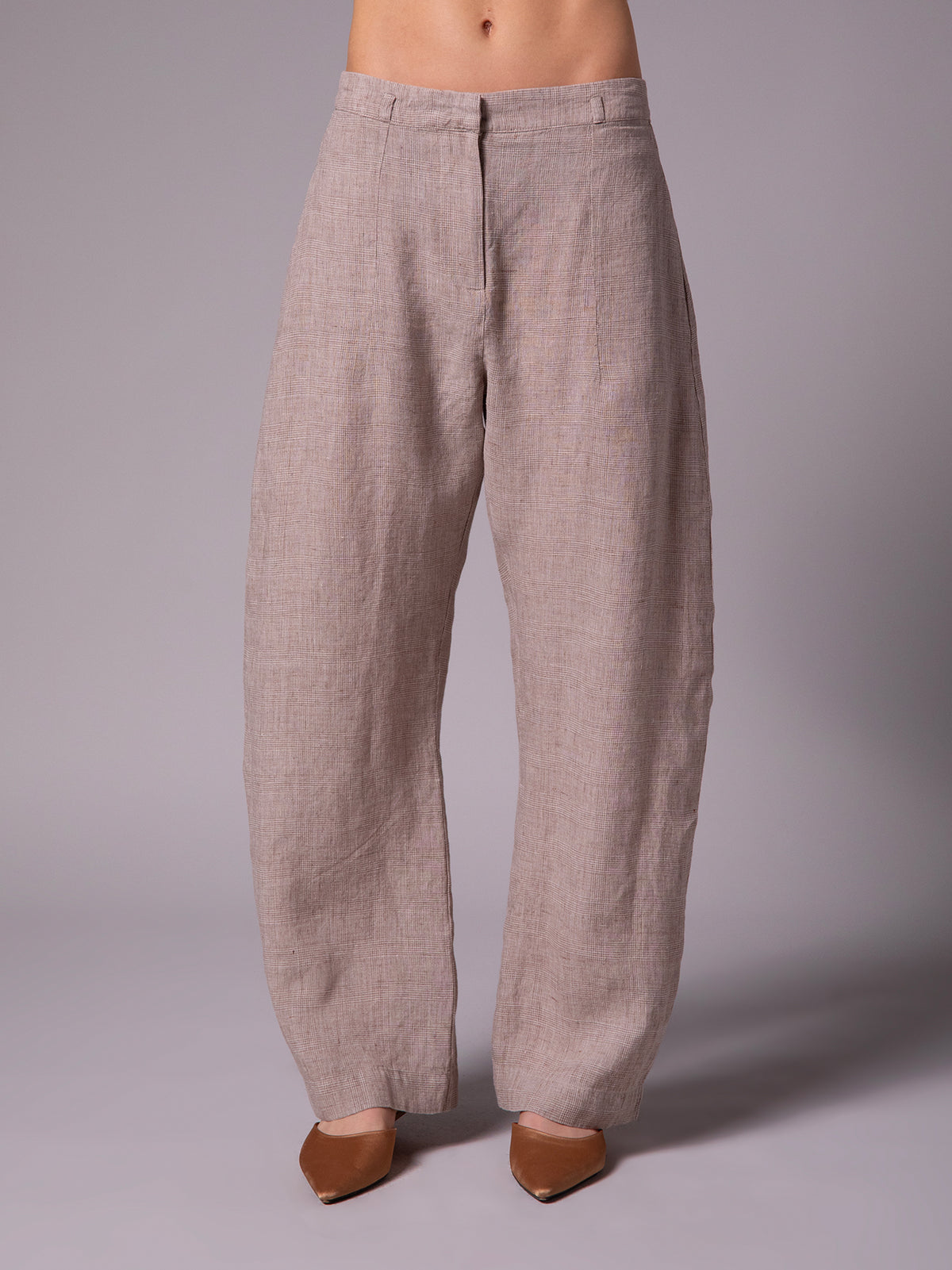 Balloon pants with clothespins in linen