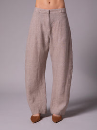 Balloon pants with clothespins in linen