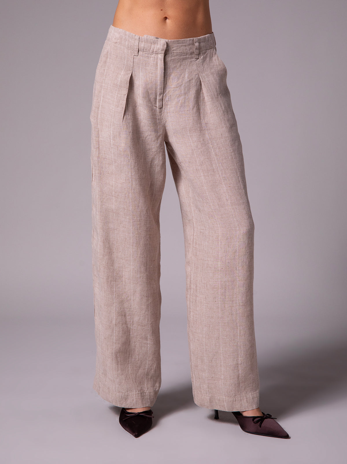Relaxed-fit pants with front pleats in linen