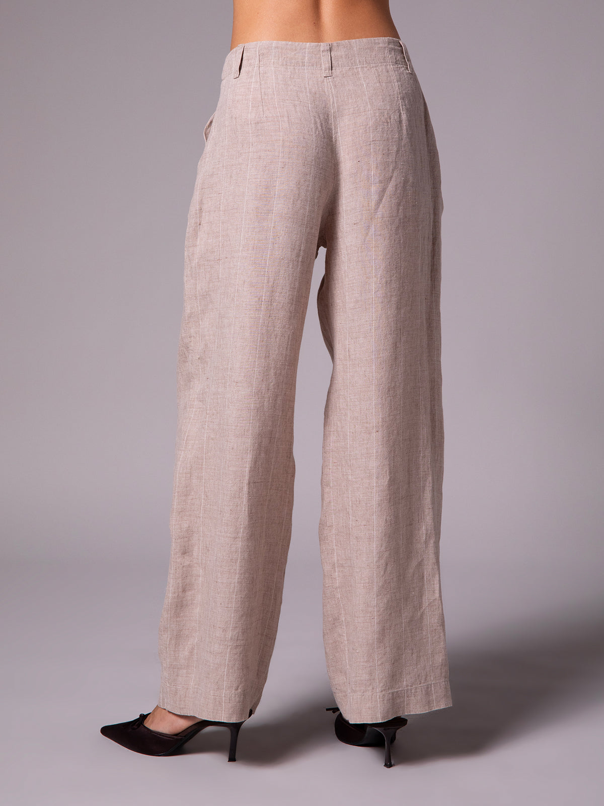 Relaxed-fit pants with front pleats in linen