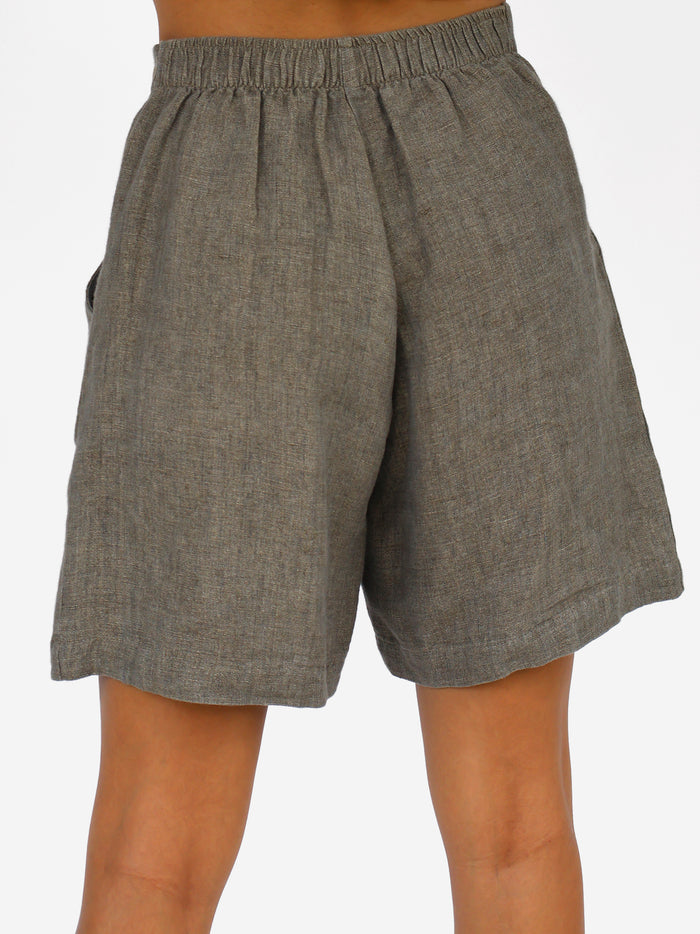 Wide-leg pleated shorts in linen