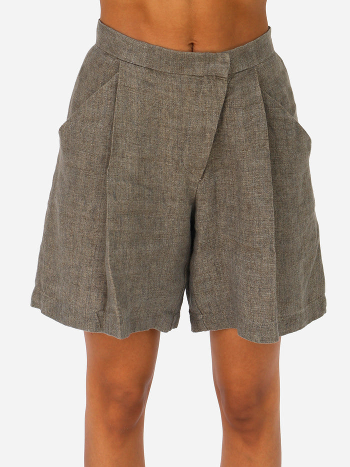 Wide-leg pleated shorts in linen