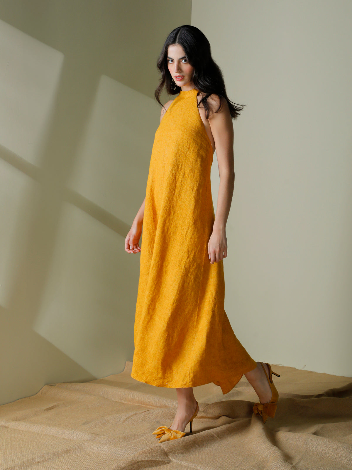 Backless halter dress in linen Velia Sierra Design International Backless halter dress in linen Velia Sierra Design International