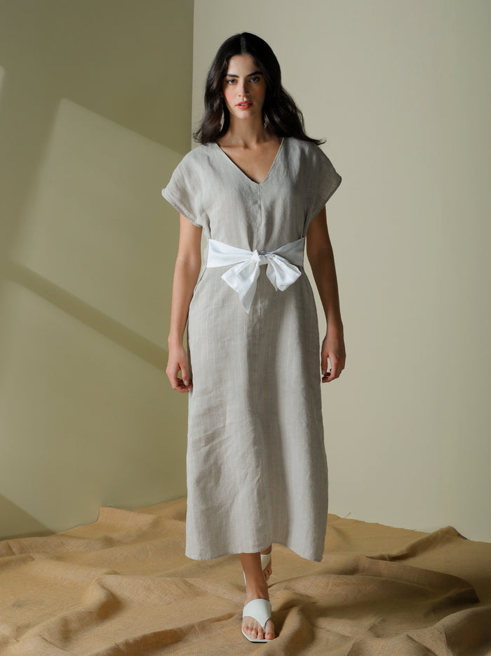 Dress with contrasting waistband in linen